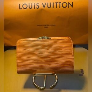 Louis vuitton epi kiss-lock